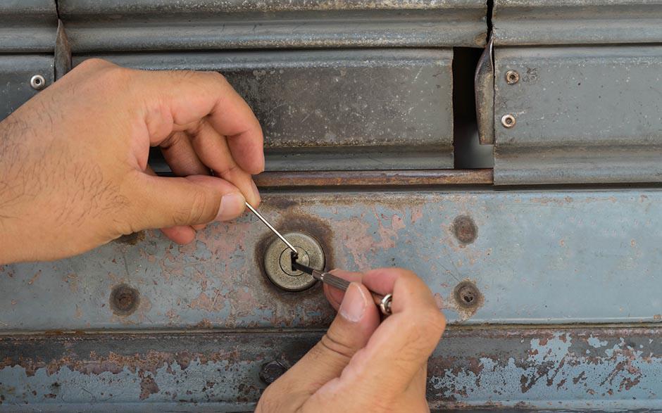  ouvrir une porte sans clé Larbroye
