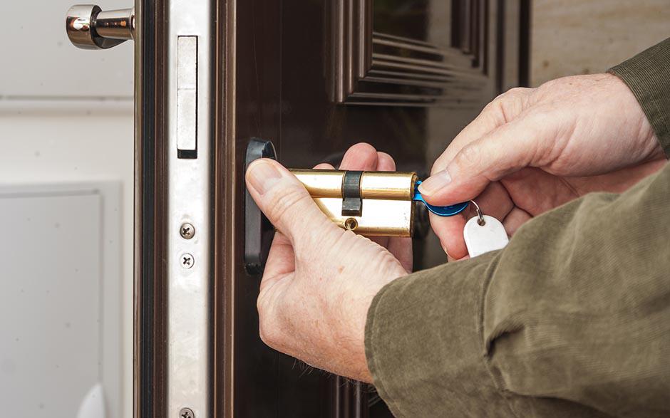 ouvrir porte avec clef à l'intérieur Issy-les-Moulineaux