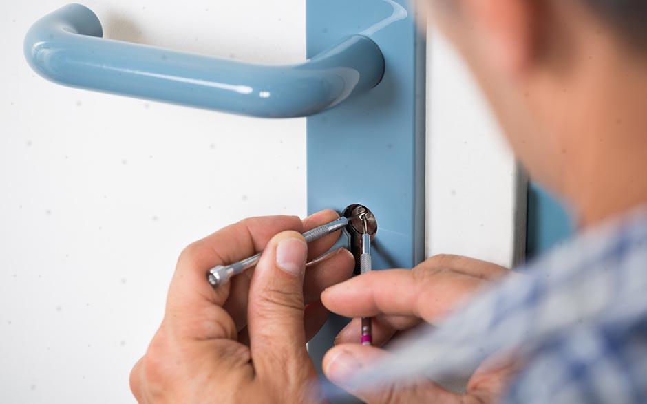  ouvrir une porte sans clé Larbroye
