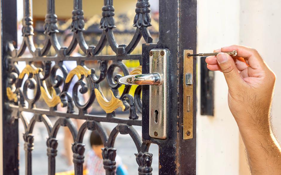  ouvrir une porte sans clé Larbroye